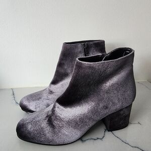 Elegant Gray Velvet Ankle Boots